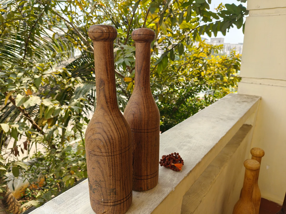 Arjun Wood Padi Karlai Set with Rings